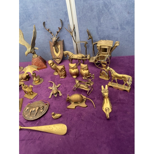 458 - A quantity of lot of animal / bird related brass collectables