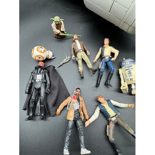 441 - Star Wars Millennium Falcon + Action Figures