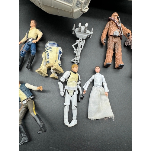 441 - Star Wars Millennium Falcon + Action Figures