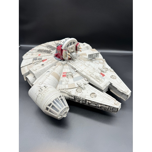 441 - Star Wars Millennium Falcon + Action Figures