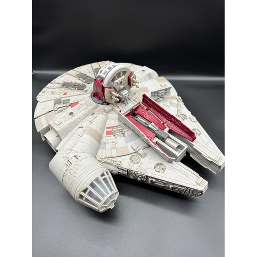 441 - Star Wars Millennium Falcon + Action Figures