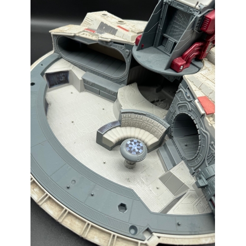 441 - Star Wars Millennium Falcon + Action Figures