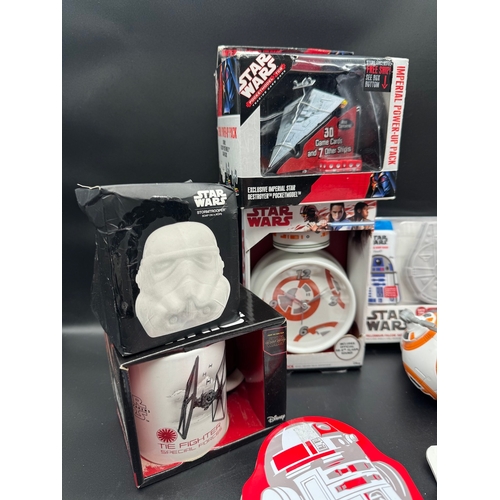 452 - Collection of Star Wars themed collectables / ornaments