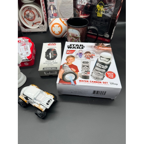 452 - Collection of Star Wars themed collectables / ornaments