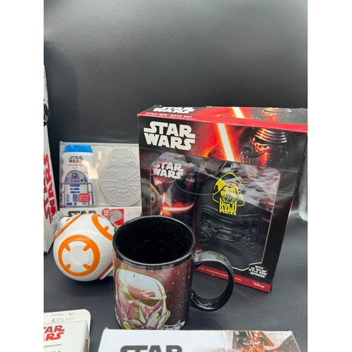 452 - Collection of Star Wars themed collectables / ornaments