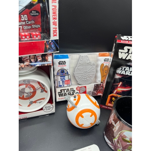 452 - Collection of Star Wars themed collectables / ornaments