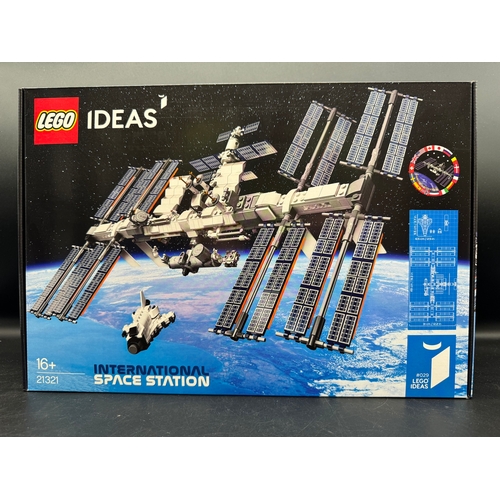 134 - Brand New Lego Nasa Apollo Saturn V 92176 + International Space Station 21321