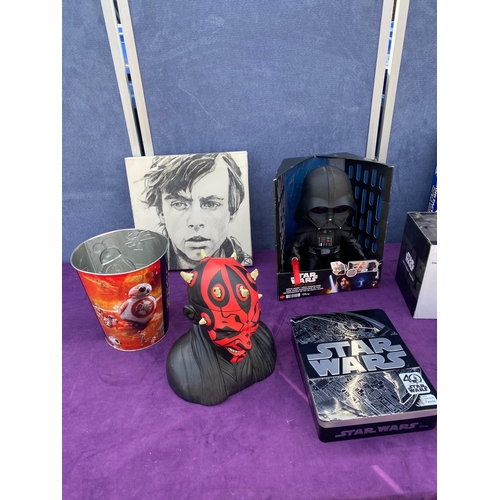 530 - A collection of Star Wars collectables & home accessories