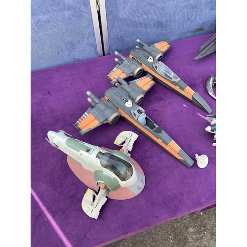 532 - Collection of Star Wars Model Fighters including Slave 1, Poe Damero's X Wing, Pod racers, Inceptor ... 