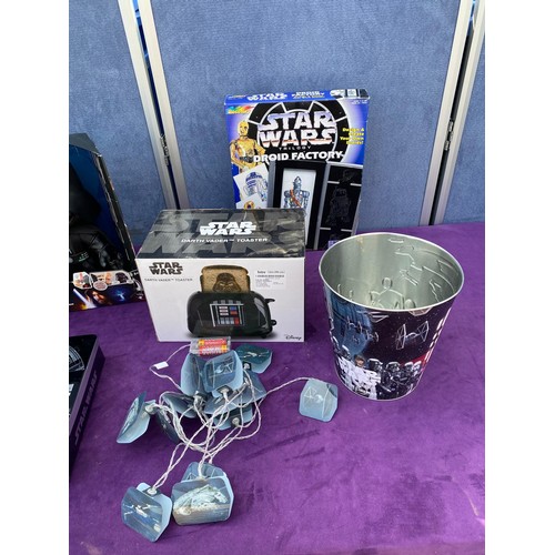 530 - A collection of Star Wars collectables & home accessories