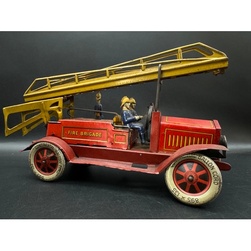 252 - A Distler tinplate clockwork Fire Engine J.D.1614 + Fire Station , German circa 1930 -  lithographed... 