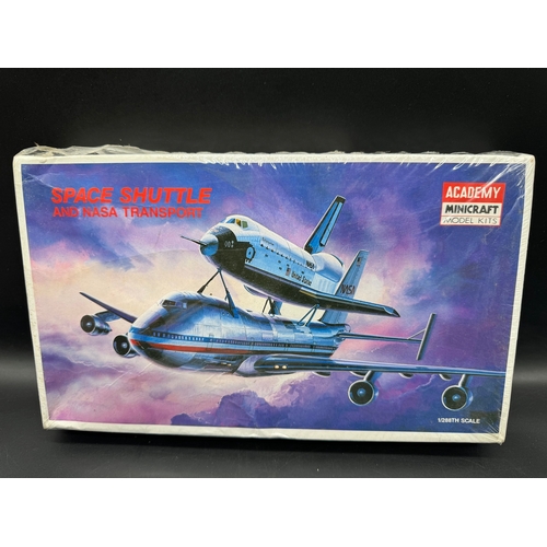 239 - Four Sealed Minicraft Aircraft Plastic Moulded Kits Boeing 737-300 / Douglas DC-6R, Space Shuttle 7 ... 