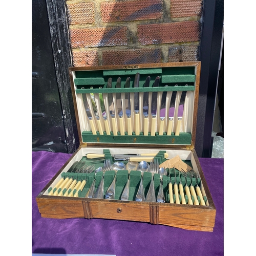 104 - Vintage Cutlery Set in Oak case