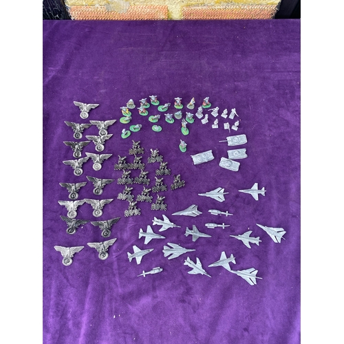 118 - Die cast mini figures/Badges/ planes/ tanks