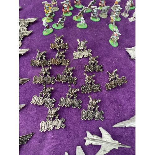 118 - Die cast mini figures/Badges/ planes/ tanks