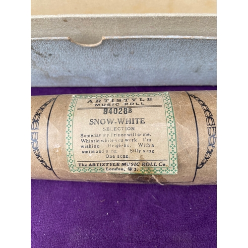 125 - Vintage Snow white music scroll