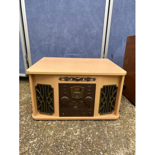 140 - Cd/Record player and Vintage radio.