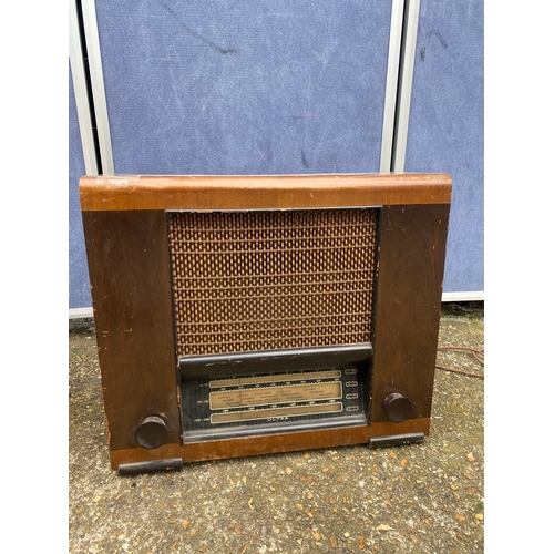 140 - Cd/Record player and Vintage radio.