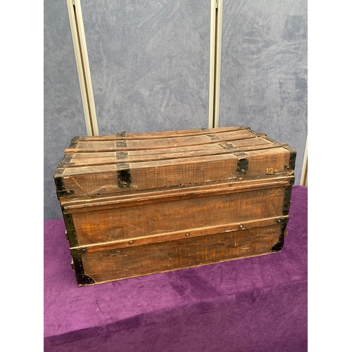 147 - Vintage storage trunk

Dimensions - 31.5