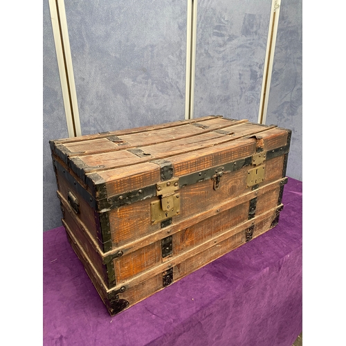 147 - Vintage storage trunk

Dimensions - 31.5