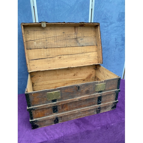 147 - Vintage storage trunk

Dimensions - 31.5