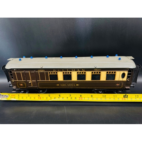 270 - Two Hornby 0 Gauge Pullman Coaches 