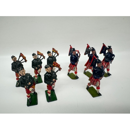 308 - Britains Hollow cast Pipers - Scots Guard