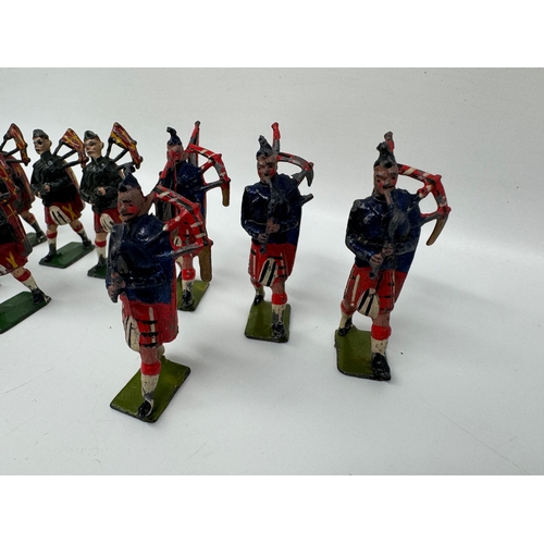 308 - Britains Hollow cast Pipers - Scots Guard