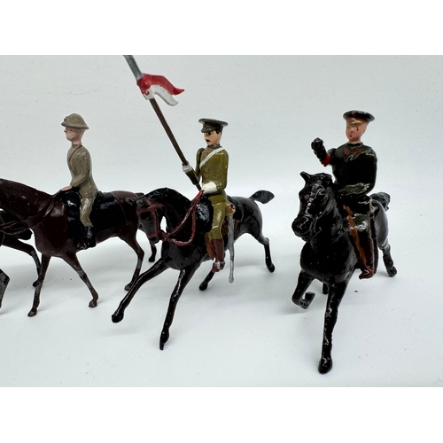 312 - Britains Hollow cast Mounted Officers / Cavarly