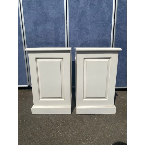 193 - A pair of modern white bedside tables with pull out ledge and storage draw. 

Dimensions - 26