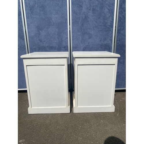 193 - A pair of modern white bedside tables with pull out ledge and storage draw. 

Dimensions - 26