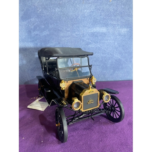 226 - 1913 Ford model T die cast car 1:16 scale