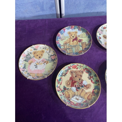 232 - Seven Franklin mint collectable plates and a set of four gourmet cheese plates.