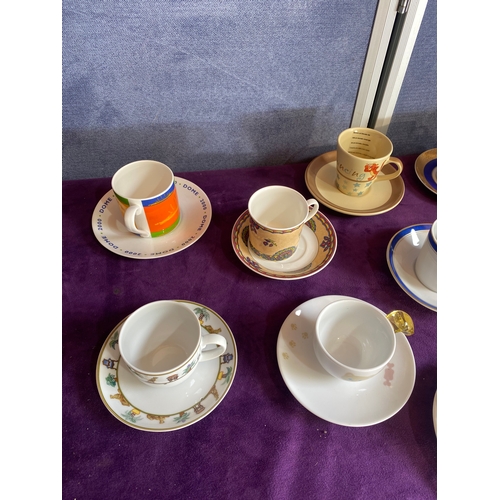 249 - A quantity of commemorative / decorative cups and saucers.