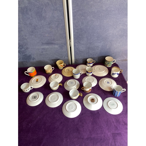 249 - A quantity of commemorative / decorative cups and saucers.