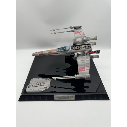 577 - Code 3 Star Wars Signature Series Luke Skywalker X-Wing Fighter Signed by Mark Hamill 221/1000 -  in... 