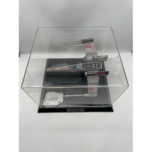 577 - Code 3 Star Wars Signature Series Luke Skywalker X-Wing Fighter Signed by Mark Hamill 221/1000 -  in... 