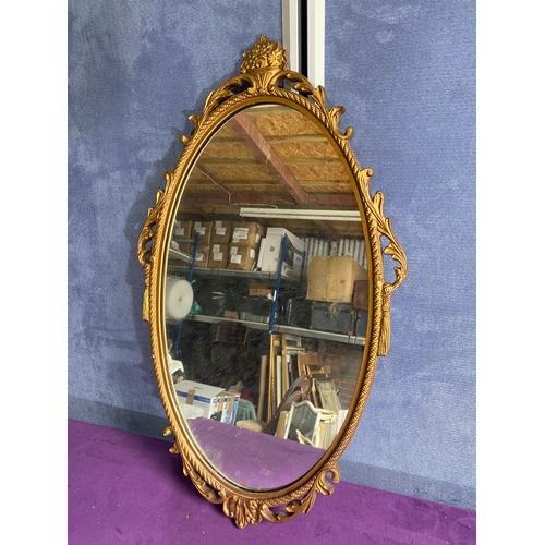 432 - Lovely ornate gilt framed oval mirror