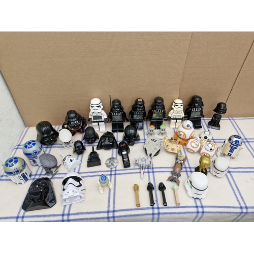 586 - Large lot of star wars collectables including PEZ and large lego figures