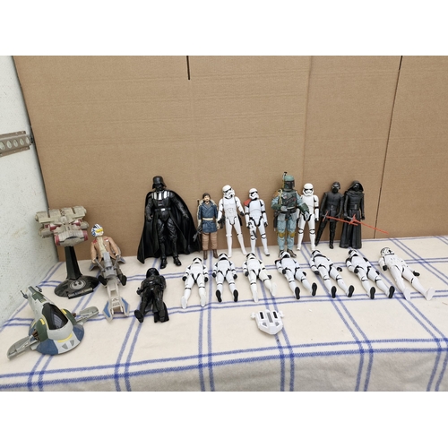 587 - Collection of star wars figurines