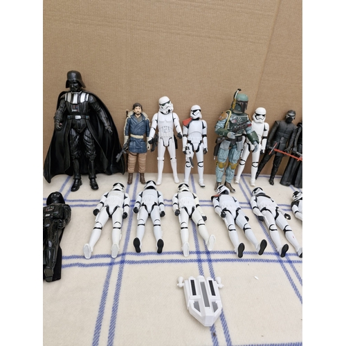 587 - Collection of star wars figurines