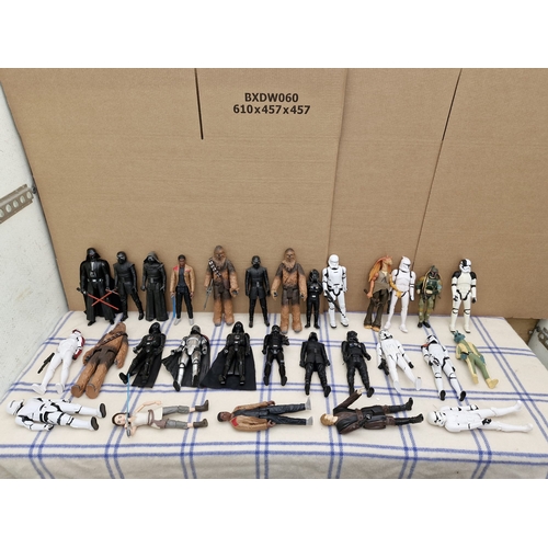 592 - Collection of star wars figurines