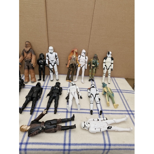 592 - Collection of star wars figurines