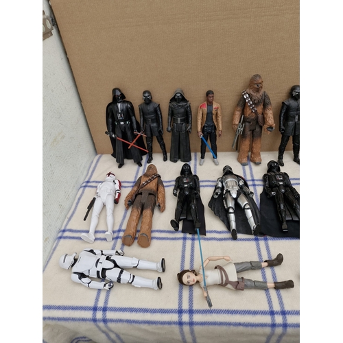 592 - Collection of star wars figurines