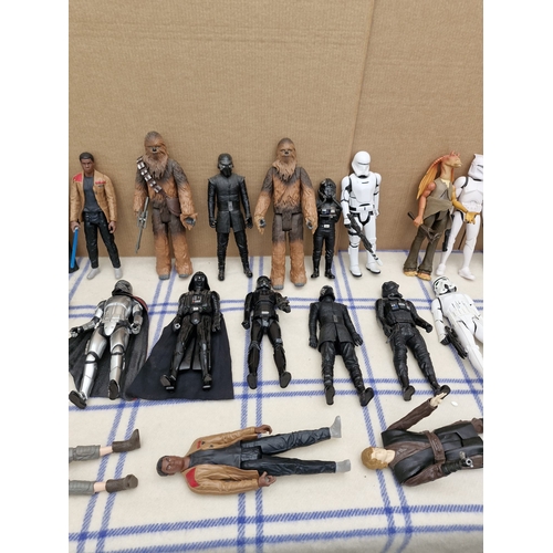 592 - Collection of star wars figurines