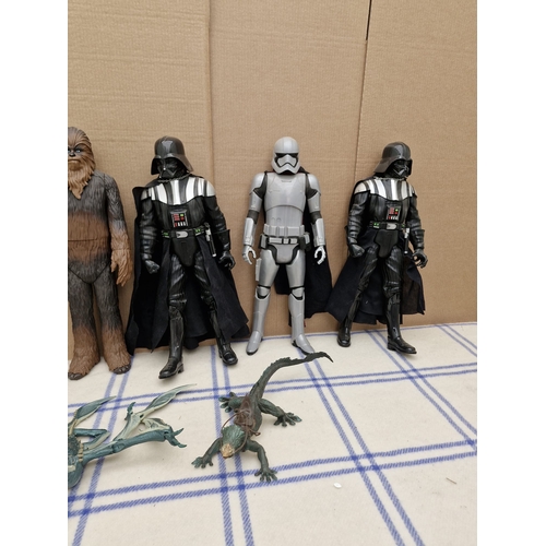 593 - Collection of larger star wars figurines.