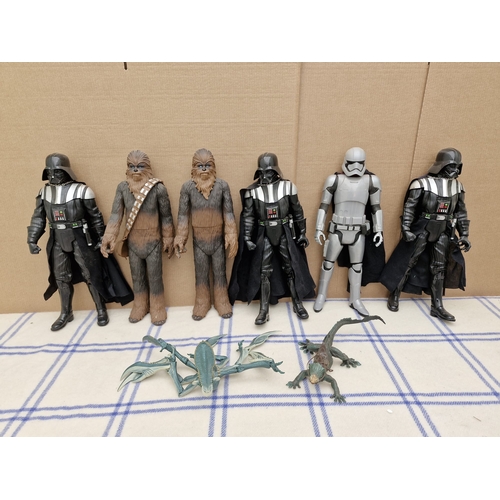 593 - Collection of larger star wars figurines.