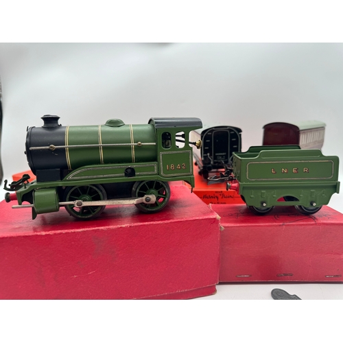 246 - Hornby Trains O Gauge No 501 1842 LNER 0-4-0 Locomotive, 501 Tender, No 51 Passenger Brake Van, No 1... 