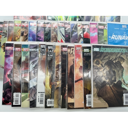 330 - Marvel Comics - Earth X & Runaways 49 comics in total including Holographic special edition cover