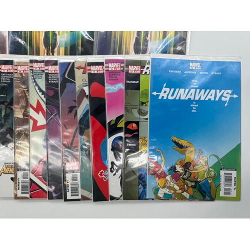 330 - Marvel Comics - Earth X & Runaways 49 comics in total including Holographic special edition cover